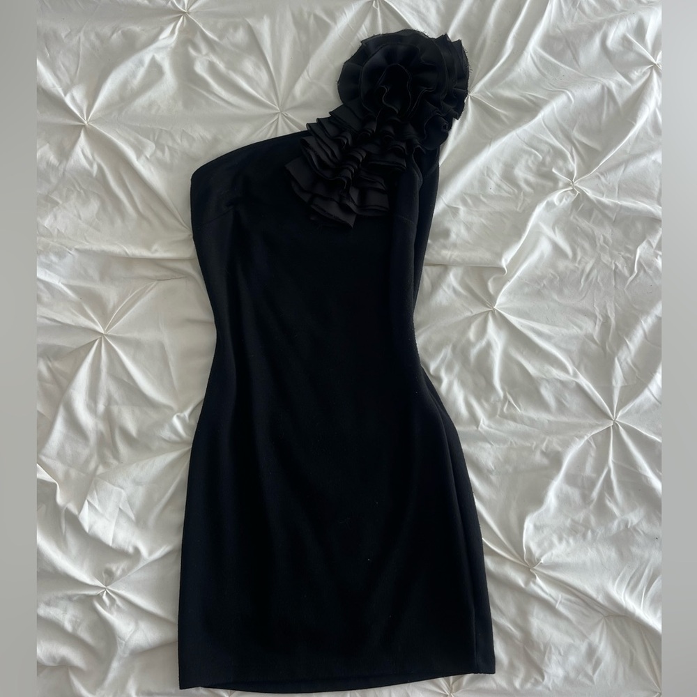 Elegant Black One-Shoulder Dress